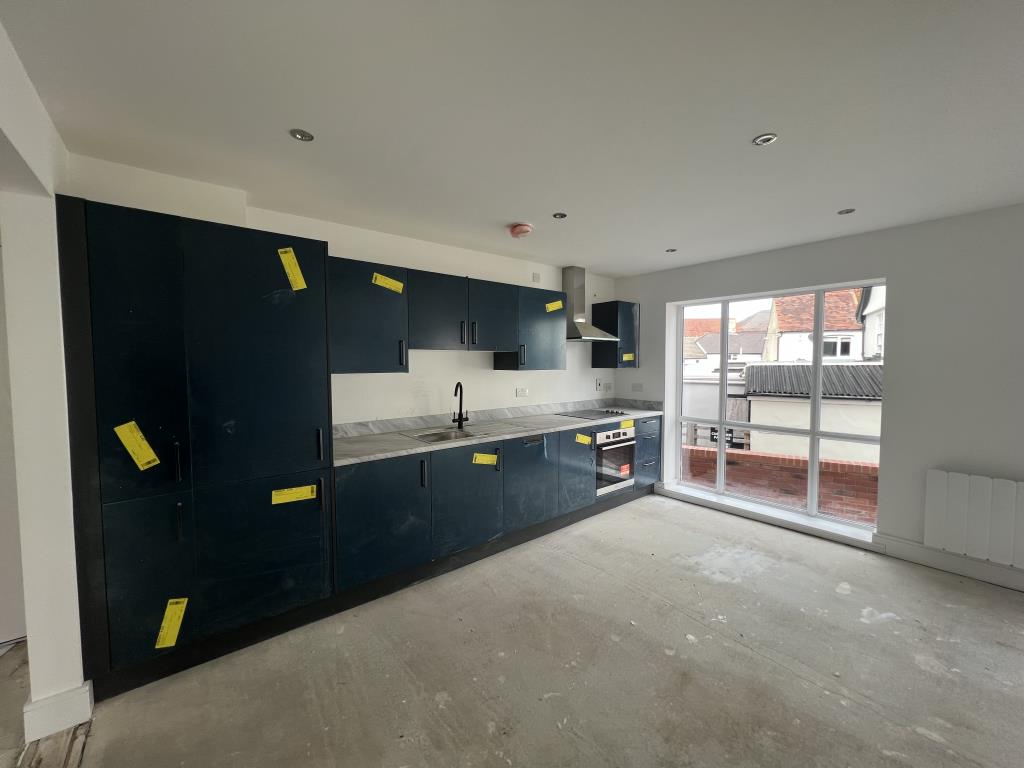 Lot: 27 - LEASEHOLD COMMERCIAL UNIT - 